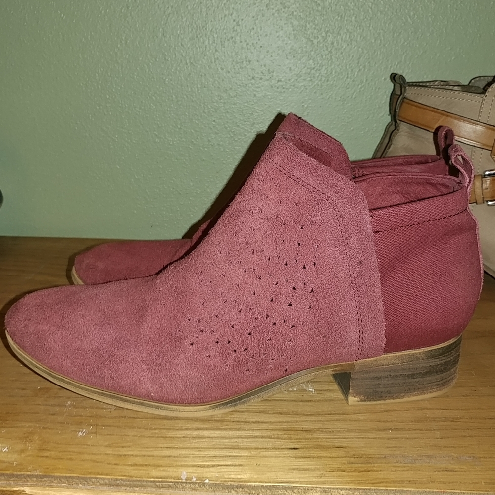 Toms Deia Maroon Suede Booties